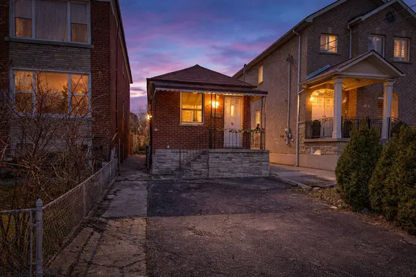 538 McRoberts AVE, Toronto W03, ON M6E 4R6