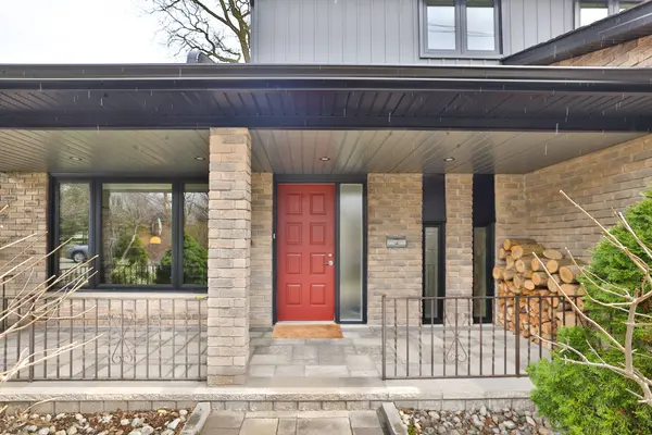 3 Shaver AVE S, Toronto W08, ON M9B 3S7