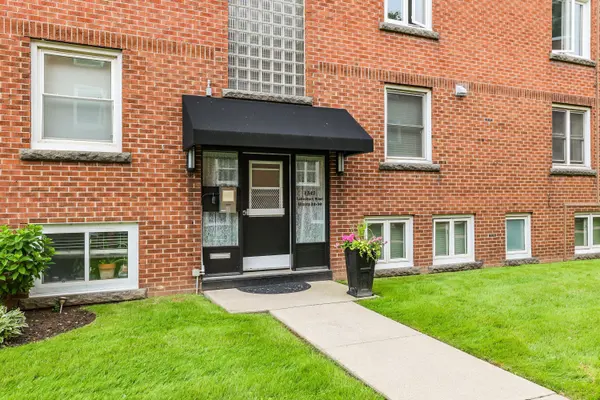 1347 Lakeshore RD #37, Burlington, ON L7S 1B1