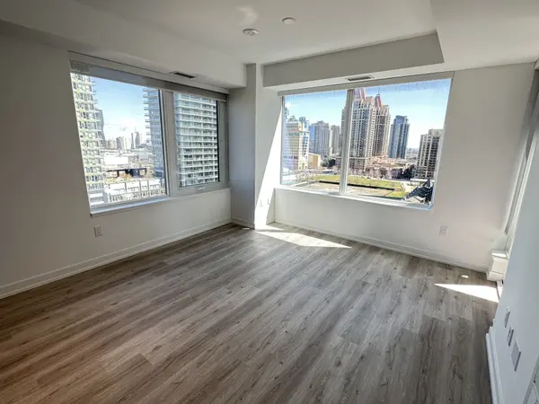 395 Square One DR #1004, Mississauga, ON L5B 0P6