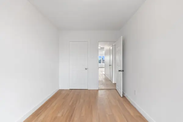 1018 Burnhamthorpe RD E, Mississauga, ON L4Y 2X6