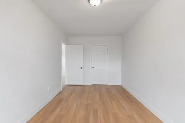 1018 Burnhamthorpe RD E, Mississauga, ON L4Y 2X6