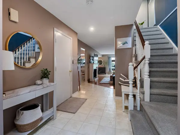 22 Lampman CRES, Thorold, ON L2V 4K7