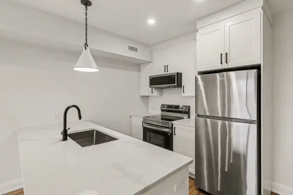 35 Monk ST #7, Glebe - Ottawa East And Area, ON K1S 3Y7