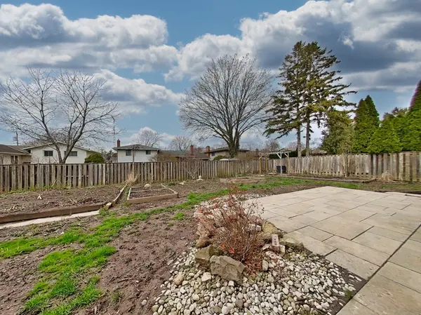 15 Black Friars RD, St. Catharines, ON L2N 2M8