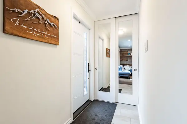 72 ATHENIA DR, Hamilton, ON L8J 1S8