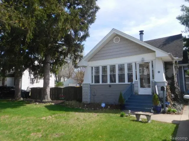 140 E Lawrence AVE, Royal Oak, MI 48073