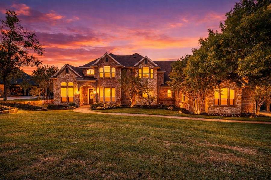 153 Crest Canyon Drive, Fort Worth, TX 76108