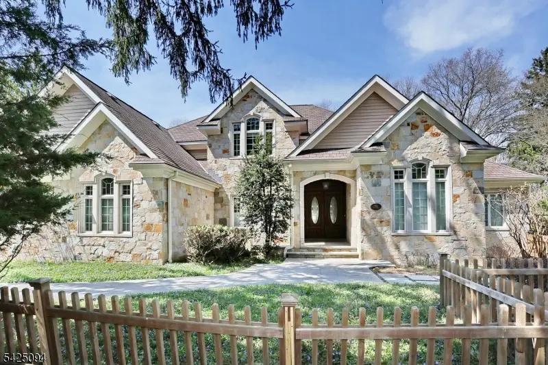 285 E Saddle River Rd, Upper Saddle River Boro, NJ 07458