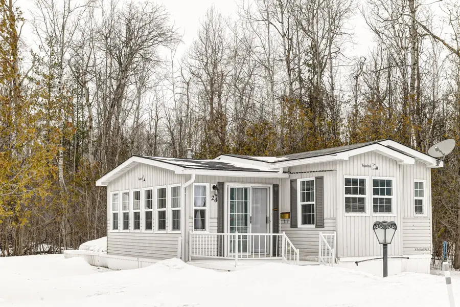 24 Prince Charles AVE N, Springwater, ON L0L 1P0