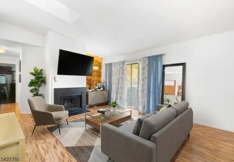 107 Rachel Ct, Franklin Twp., NJ 08823