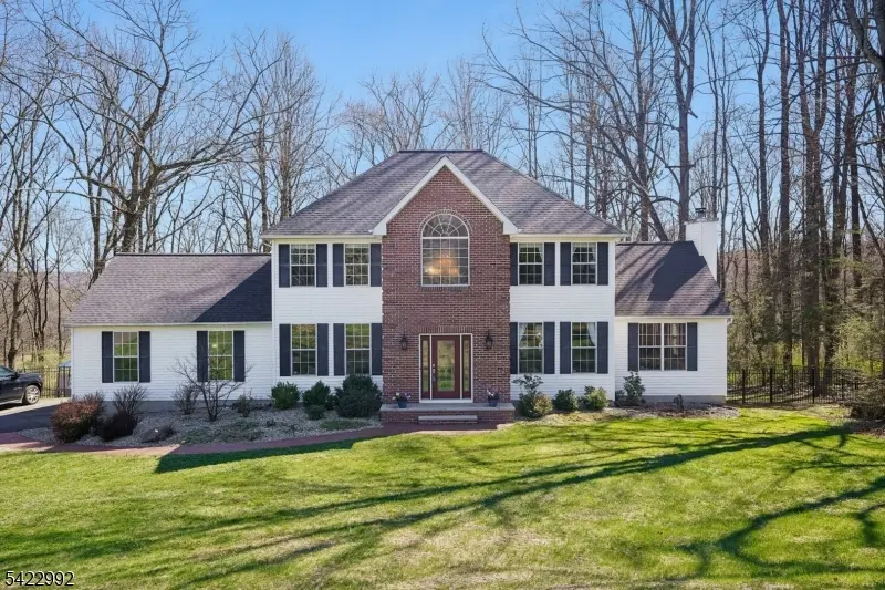 23 Midland Dr, Liberty Twp., NJ 07838