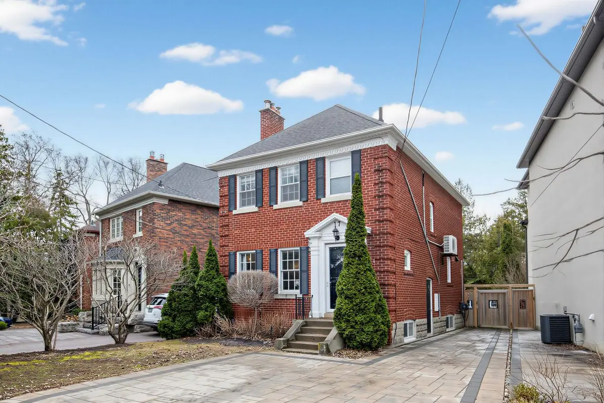 17 Otter CRES, Toronto C04, ON M5N 2W3