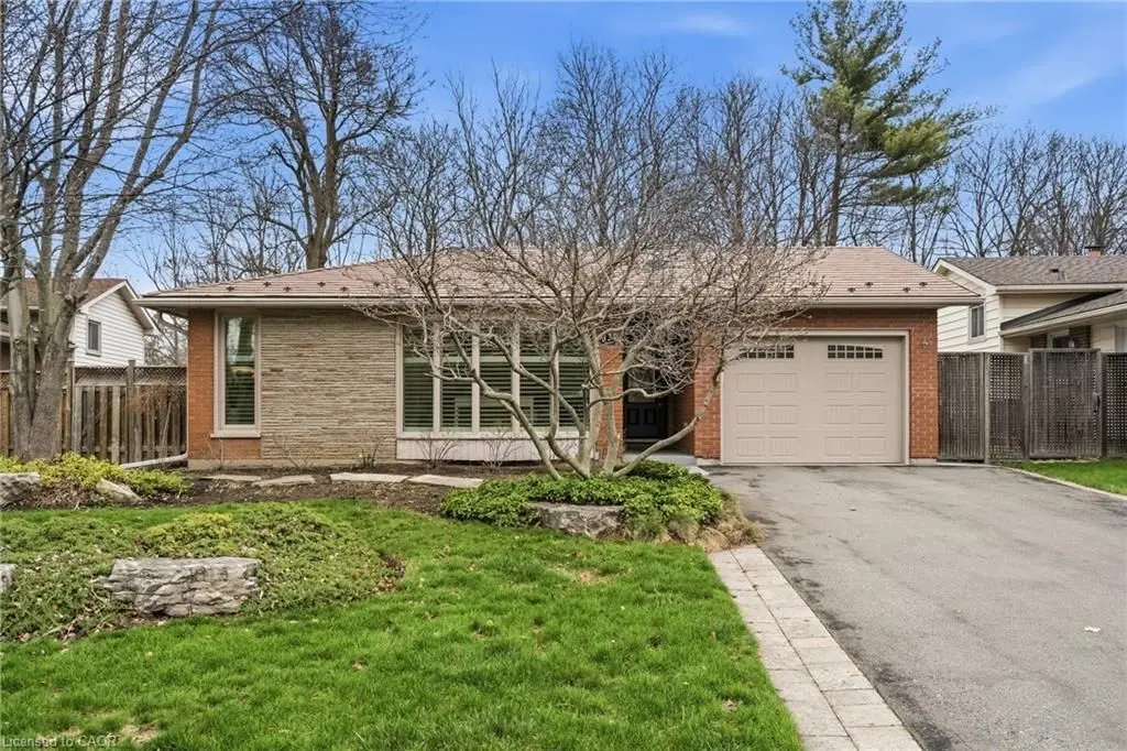 134 Little John RD, Hamilton, ON L9H 4H3