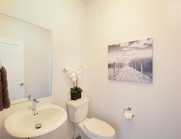 17 Harvest CRES, Lorette, MB R5K 0T3