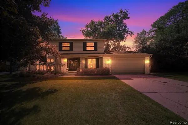 31018 Pickwick LN, Beverly Hills Village, MI 48025