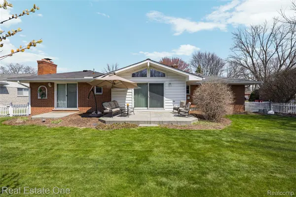 25202 Anchorage ST, Harrison Charter Township, MI 48045