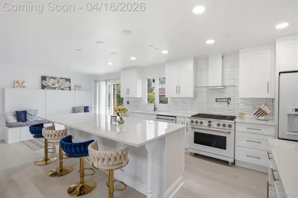 5585 Castleton DR, West Bloomfield Charter Township, MI 48322