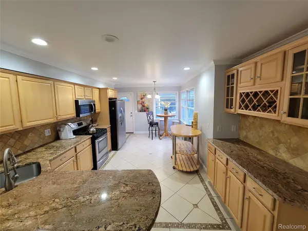 18311 NORWICH RD, Livonia, MI 48152