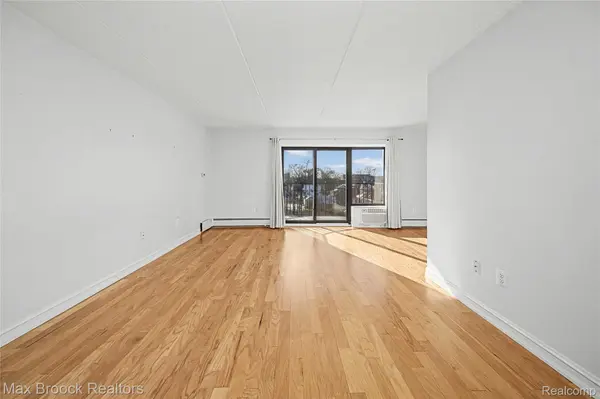 35300 Woodward AVE #406, Birmingham, MI 48009