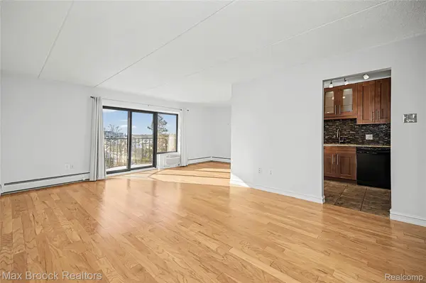 35300 Woodward AVE #406, Birmingham, MI 48009