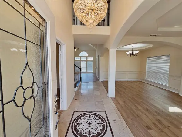 5207 W Cove Way, Grand Prairie, TX 75052