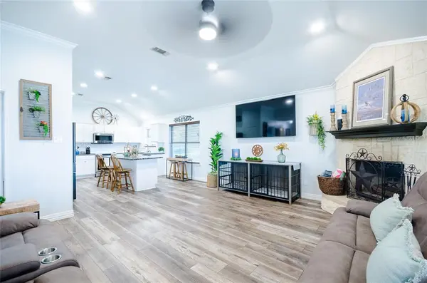 1111 Hill Meadow Drive, Midlothian, TX 76065