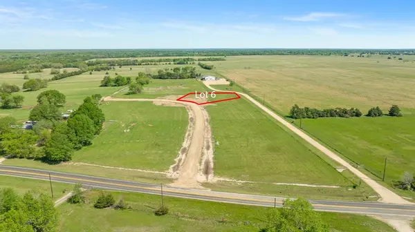 200 Private Road 33261, Sumner, TX 75486