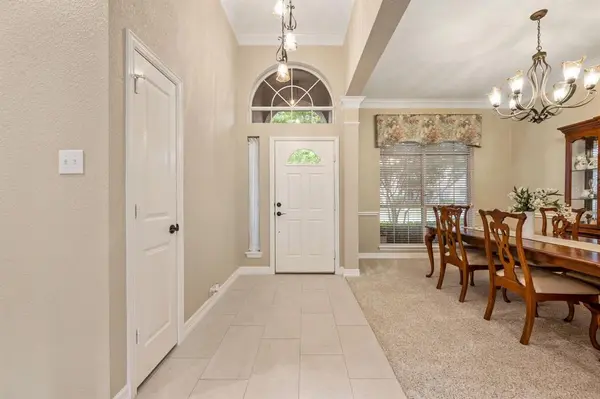 2806 Northwood Street, Grapevine, TX 76051