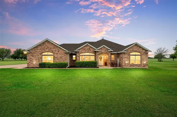 330 N Quail Run Drive, West, TX 76691