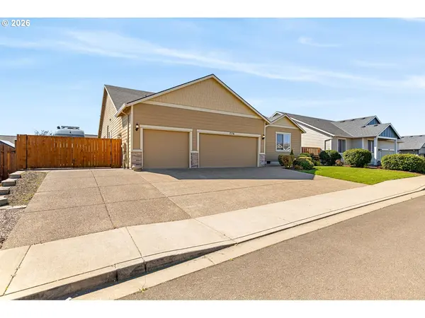 756 E MCKINLEY ST, Carlton, OR 97111