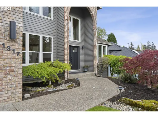 1317 STONEHAVEN DR, West Linn, OR 97068