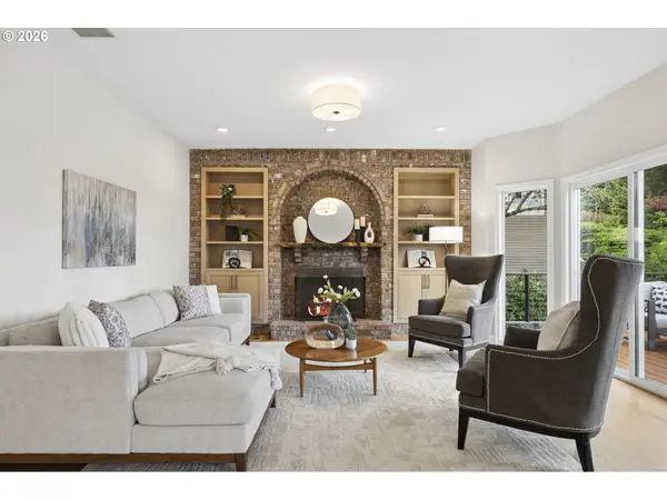 1317 STONEHAVEN DR, West Linn, OR 97068