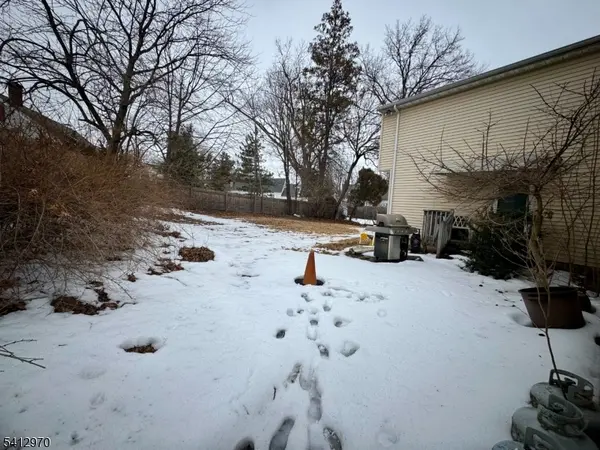 15 Wyckoff Ter, Fair Lawn Boro, NJ 07410