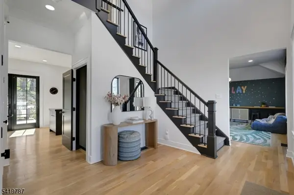 11 Brantwood Dr, Summit City, NJ 07901