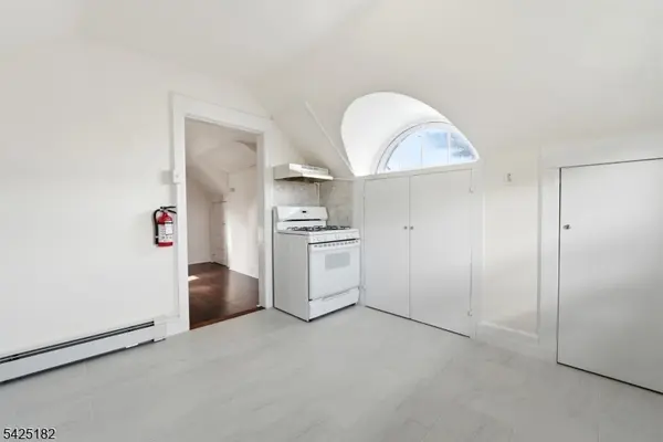 44 Oberlin St, Maplewood Twp., NJ 07040