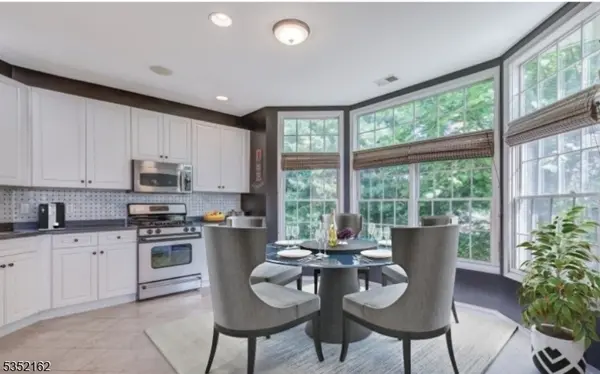 325 Edmonton Ct, Livingston Twp., NJ 07039