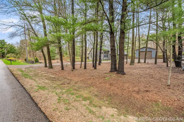 3283 Lorrimar LN, Saugatuck Twp, MI 49453