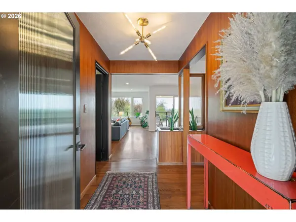 8110 SW VALLEY VIEW DR, Portland, OR 97225