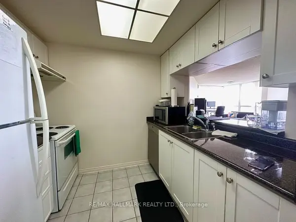 7 Concorde PL #1110, Toronto C13, ON M3C 3N4