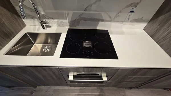 180 Front ST E #1915, Toronto C08, ON M5A 0A9