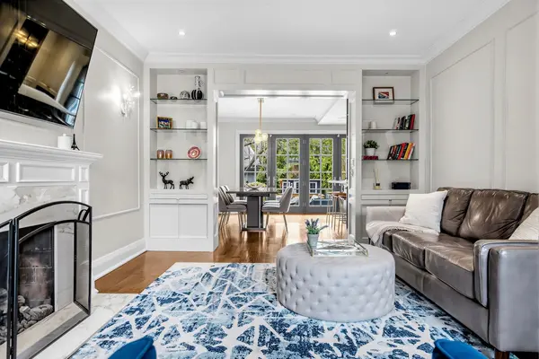 17 Otter CRES, Toronto C04, ON M5N 2W3