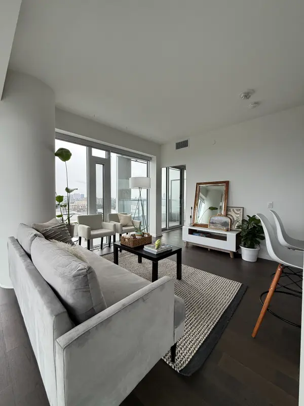 5 Soudan AVE #2004, Toronto C10, ON M4S 0B1