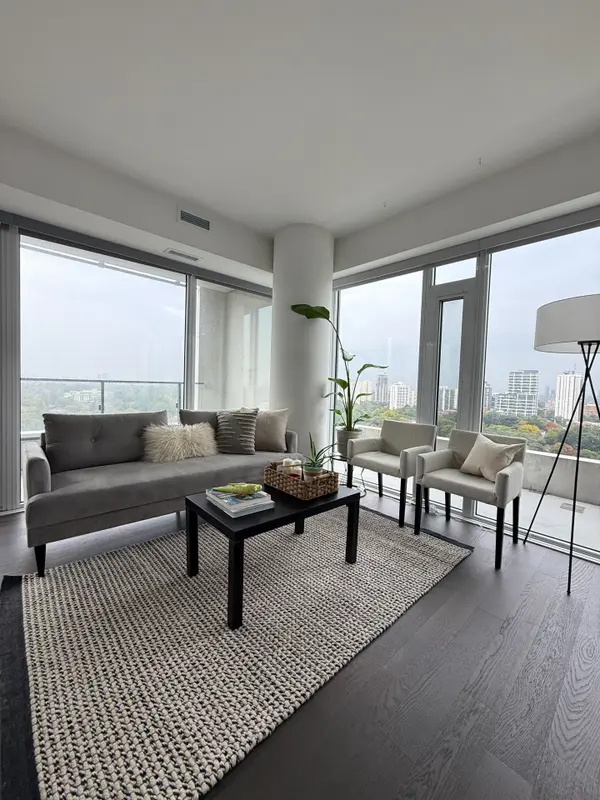 5 Soudan AVE #2004, Toronto C10, ON M4S 0B1