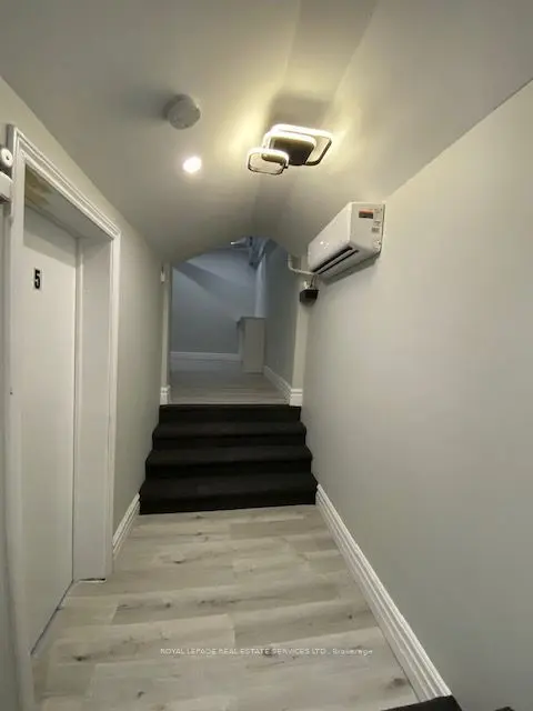 206 Carlton ST, Toronto C08, ON M5A 2L1