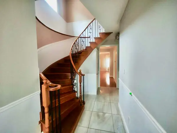 40 Ozner CRES, Vaughan, ON L4H 0E1