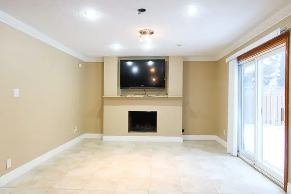 56 Francis ST ##2 (Middle Unit), Vaughan, ON L4L 1P6