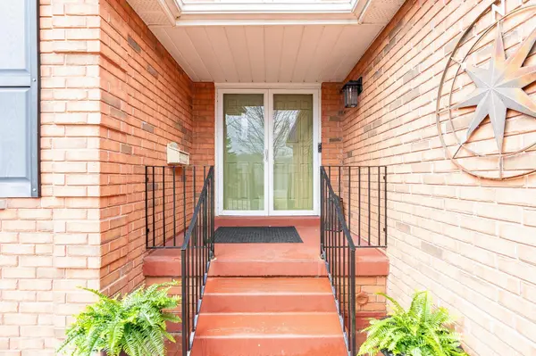 11 Berry CT, Barrie, ON L4N 0J6