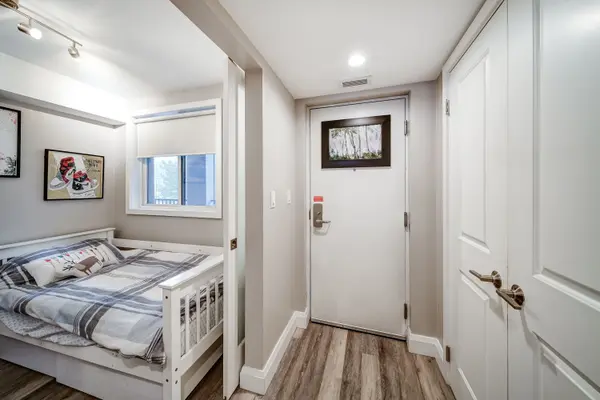 80 Horseshoe BLVD #305, Oro-medonte, ON L4M 4Y8