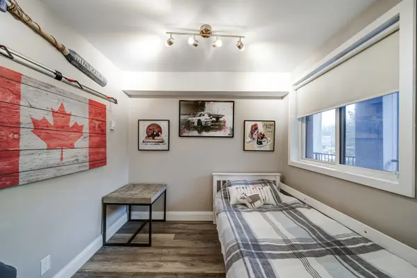 80 Horseshoe BLVD #305, Oro-medonte, ON L4M 4Y8